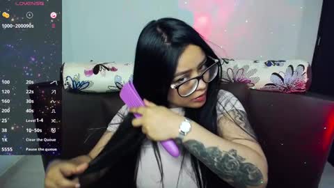 Snapshot of vio_let_ chatting on 03.01.25 Daniela online show from 03.01.25