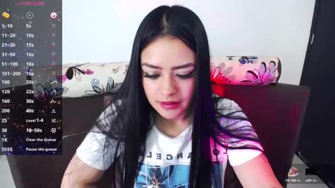 Snapshot of vio_let_ chatting on 03.10.25 Daniela online show from 03.10.25