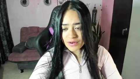 Snapshot of vio_let_ chatting on 09.17.25 Daniela online show from 09.17.25