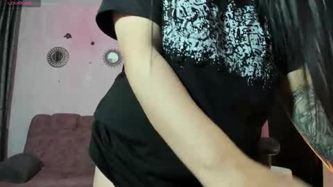 Snapshot of vio_let_ chatting on 09.26.25 Daniela online show from 09.26.25