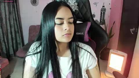 Snapshot of vio_let_ chatting on 09.27.25 Daniela online show from 09.27.25