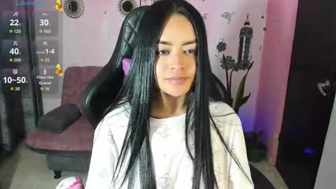 Snapshot of vio_let_ chatting on 10.05.25 Daniela online show from 10.05.25