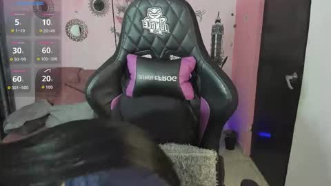 Snapshot of vio_let_ chatting on 10.06.25 Daniela online show from 10.06.25