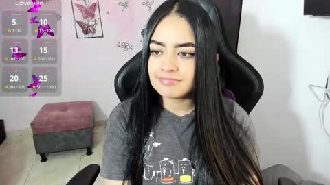 Snapshot of vio_let_ chatting on 10.18.25 Daniela online show from 10.18.25