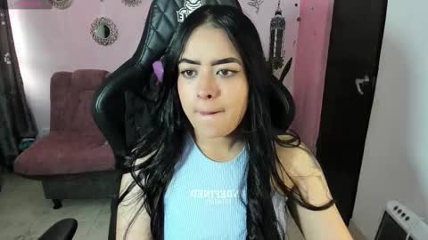 Snapshot of vio_let_ chatting on 10.21.25 Daniela online show from 10.21.25