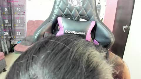 Snapshot of vio_let_ chatting on 10.25.25 Daniela online show from 10.25.25