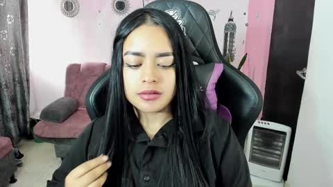 Snapshot of vio_let_ chatting on 10.26.25 Daniela online show from 10.26.25