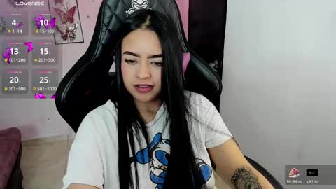 Snapshot of vio_let_ chatting on 11.08.25 Daniela online show from 11.08.25