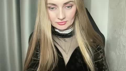 Snapshot of viola_1 chatting on 12.29.24 Funny girl online show from 12.29.24