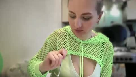 Snapshot of viola_1 chatting on 02.16.25 Funny girl online show from 02.16.25