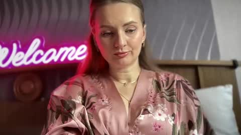 Snapshot of viola_1 chatting on 02.17.25 Funny girl online show from 02.17.25