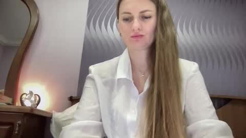 Snapshot of viola_1 chatting on 09.14.25 Funny girl online show from 09.14.25