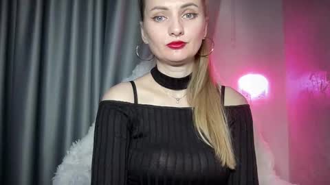 Snapshot of viola_1 chatting on 10.28.25 Funny girl online show from 10.28.25