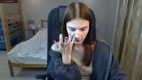 Snapshot of violaberry__ chatting on 09.29.25 violaberry__ online show from 09.29.25