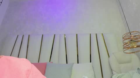 Snapshot of violeet_gray chatting on 05.21.26 violeet_gray online show from 05.21.26
