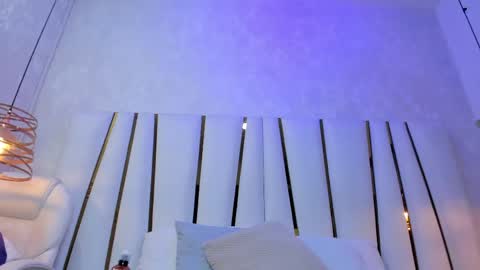 Snapshot of violeet_gray chatting on 05.27.26 violeet_gray online show from 05.27.26