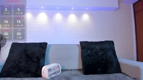 Snapshot of violeet_scott chatting on 01.04.25 Violett Everyday From 0530 to 1430 Col Time online show from 01.04.25