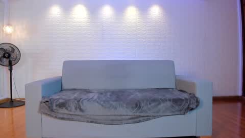 Snapshot of violeet_scott chatting on 01.04.25 Violett Everyday From 0530 to 1430 Col Time online show from 01.04.25