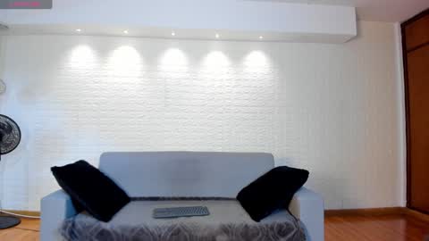 Snapshot of violeet_scott chatting on 01.14.25 Violett Everyday From 0530 to 1430 Col Time online show from 01.14.25