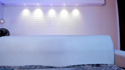 Snapshot of violeet_scott chatting on 02.03.25 Violett Everyday From 0530 to 1430 Col Time online show from 02.03.25