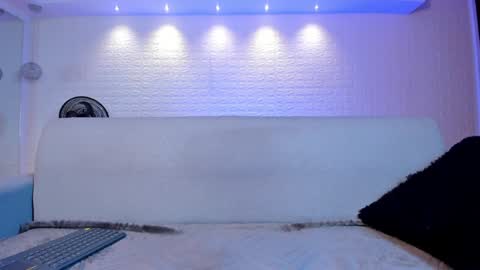 Snapshot of violeet_scott chatting on 02.07.25 Violett Everyday From 0530 to 1430 Col Time online show from 02.07.25