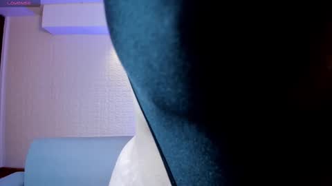 Snapshot of violeet_scott chatting on 03.04.25 Violett Everyday From 0530 to 1430 Col Time online show from 03.04.25