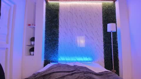 Snapshot of violeet_scott chatting on 09.15.25 Violett Everyday From 0530 to 1430 Col Time online show from 09.15.25