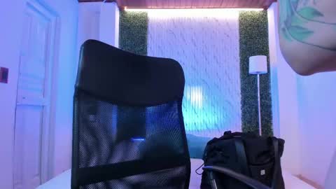 Snapshot of violeet_scott chatting on 09.17.25 Violett Everyday From 0530 to 1430 Col Time online show from 09.17.25