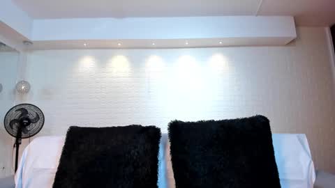 Snapshot of violeet_scott chatting on 09.24.25 Violett Everyday From 0530 to 1430 Col Time online show from 09.24.25