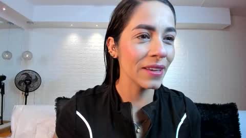 Snapshot of violeet_scott chatting on 10.01.25 Violett Everyday From 0530 to 1430 Col Time online show from 10.01.25