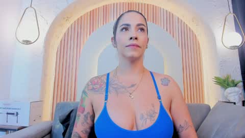 Violette online show from 04.08.26