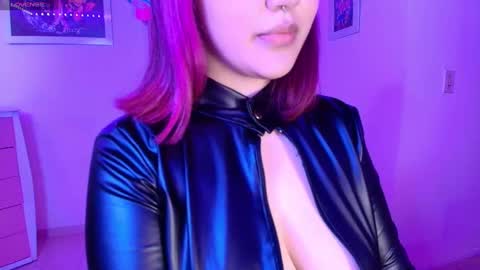 Snapshot of violeet_smile chatting on 10.21.25 violet online show from 10.21.25