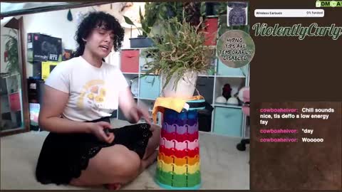 Curly the Coin Operated Toy online show from 03.08.25