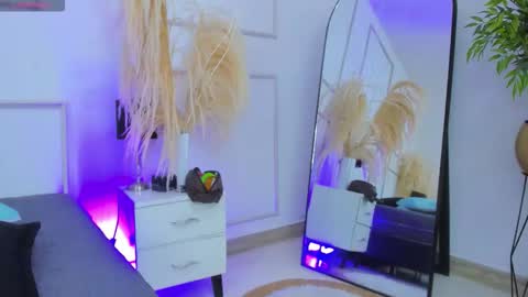 Violet and Paul online show from 10.31.25