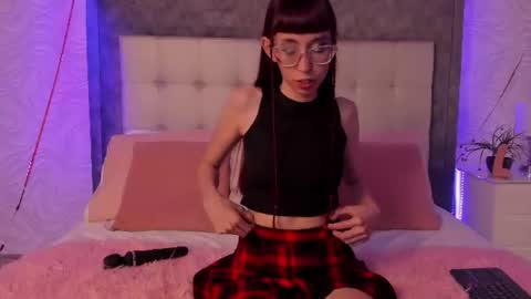 Snapshot of violet_bss chatting on 06.28.26 Violet online show from 06.28.26