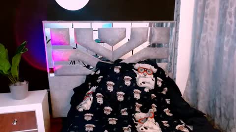 Violet  online show from 10.15.25