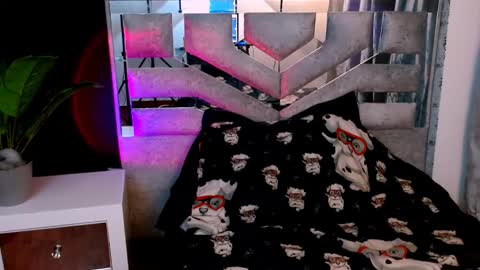 Violet  online show from 10.28.25