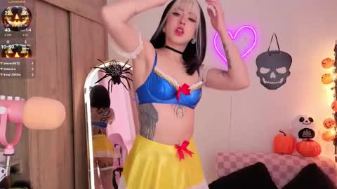 Snapshot of violet_ch chatting on 10.31.25 violet online show from 10.31.25