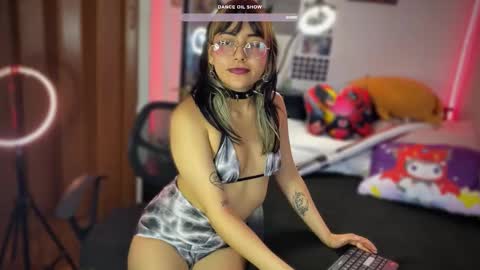 Snapshot of violet_hentai01 chatting on 02.19.25 Violete Hentai01 online show from 02.19.25