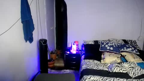 Snapshot of violet_hyuga chatting on 10.10.25 violet_hyuga online show from 10.10.25