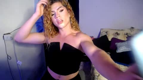 violet_hyuga online show from 11.26.25