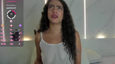 violet_roux online show from 09.18.25