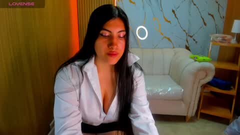 Snapshot of violet_tf chatting on 05.31.26 Violet online show from 05.31.26