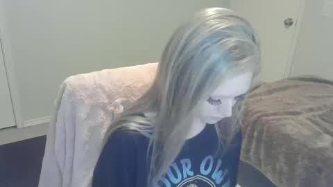 Snapshot of violet_winter97 chatting on 12.19.24 violet_winter97 online show from 12.19.24