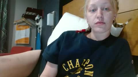 violet_winter97 online show from 11.26.25