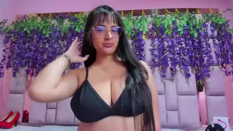Snapshot of violeta_hard chatting on 01.15.25 Valentina Hard online show from 01.15.25