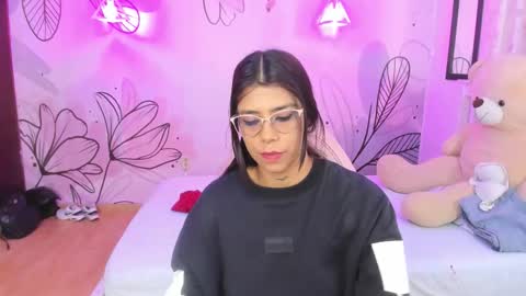 Snapshot of violeta_in chatting on 10.18.25 Violeta online show from 10.18.25