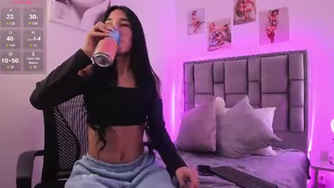 Snapshot of violeta_velvet_ chatting on 06.19.26 online show from 06.19.26