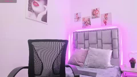 Snapshot of violeta_velvet_ chatting on 06.26.26 online show from 06.26.26