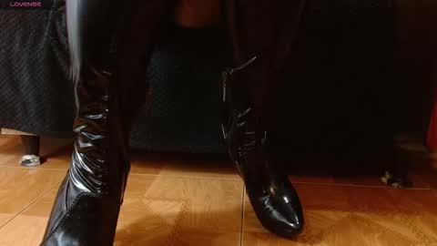 Snapshot of violetamorrison chatting on 11.15.25 Violeta morrison online show from 11.15.25